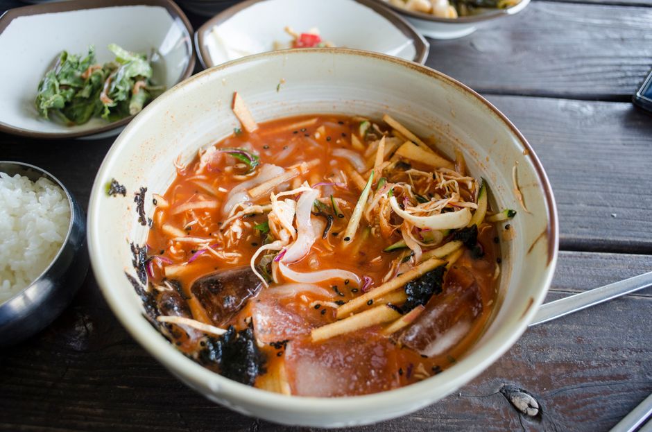 Nghệ Thuật Ẩm Thực Từ Đại Dương: Tại Sao Canh Rong Biển Là Lựa Chọn Hoàn Hảo Cho Bữa Cơm Gia Đình? 2 pexels photo 8883368